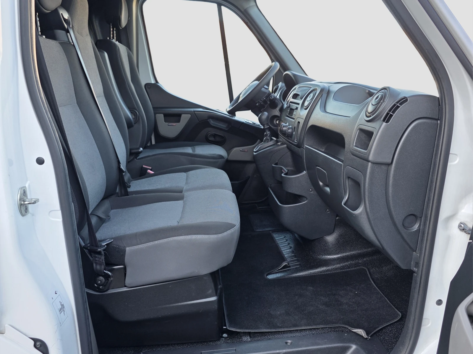 Renault Master 2.3dCI, снимка 12 - Бусове и автобуси - 55709045