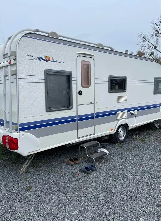 Каравана Hobby Excellent Easy 560 KMFe, снимка 2 - Каравани и кемпери - 55510328
