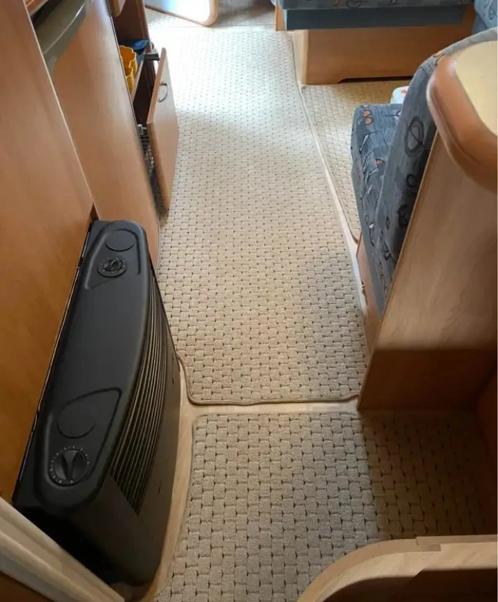 Каравана Hobby Excellent Easy 560 KMFe, снимка 8 - Каравани и кемпери - 55510328
