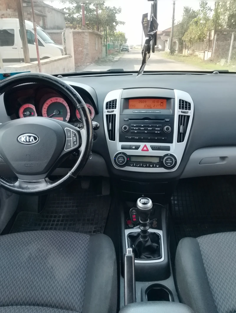 Kia Ceed 1.6, снимка 5 - Автомобили и джипове - 47361618