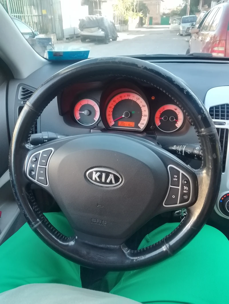 Kia Ceed 1.6, снимка 6 - Автомобили и джипове - 47361618