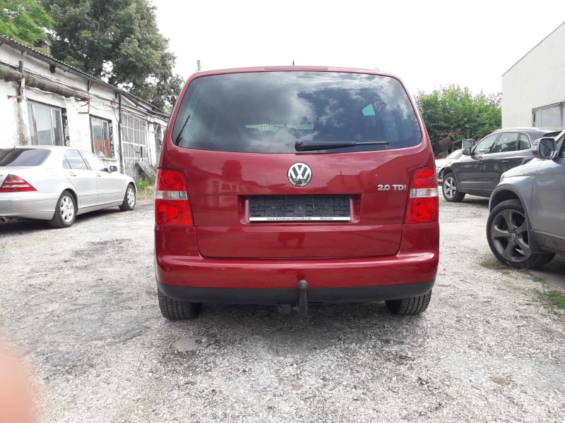 VW Touran 2.0 TDI, снимка 4 - Автомобили и джипове - 48178406