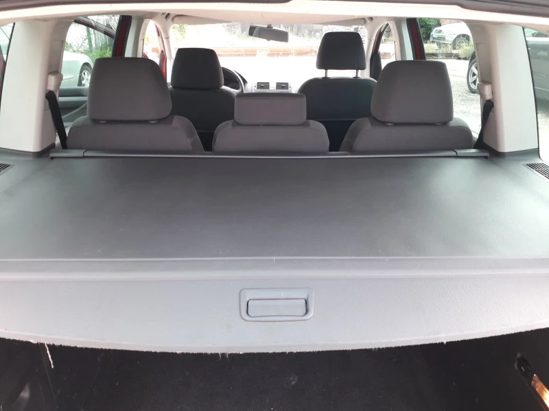 VW Touran 2.0 TDI, снимка 10 - Автомобили и джипове - 48178406