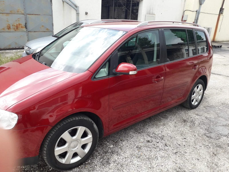 VW Touran 2.0 TDI, снимка 2 - Автомобили и джипове - 48178406