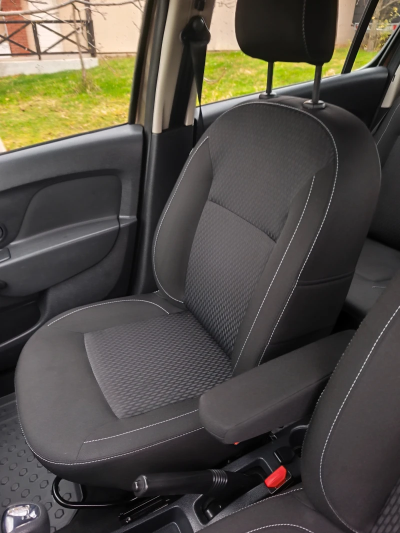 Dacia Sandero 1.5dci90 полуавтоматик, снимка 7 - Автомобили и джипове - 52692299