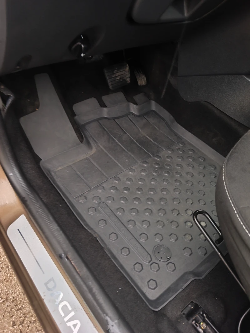 Dacia Sandero 1.5dci90 полуавтоматик, снимка 6 - Автомобили и джипове - 52692299