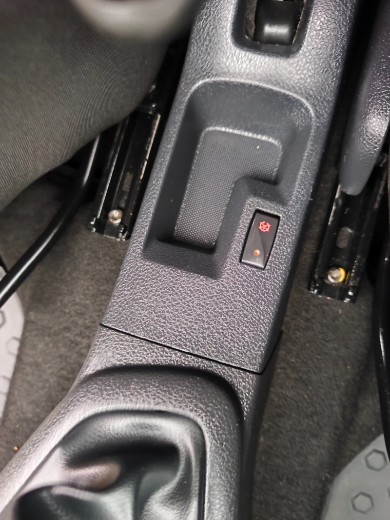 Dacia Sandero 1.5dci90 полуавтоматик, снимка 10 - Автомобили и джипове - 52692299