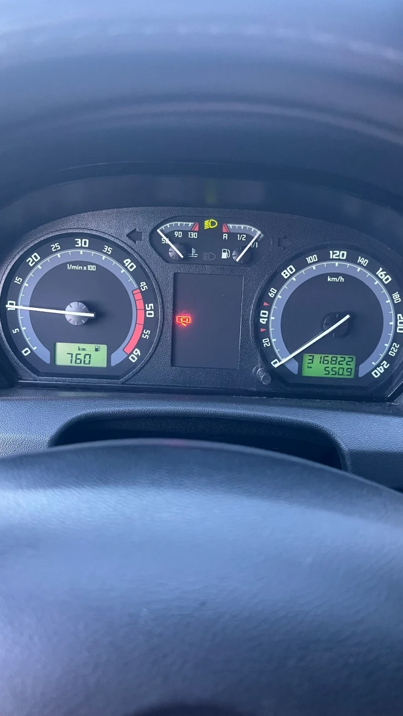 Skoda Fabia 1.4, снимка 6 - Автомобили и джипове - 52528895