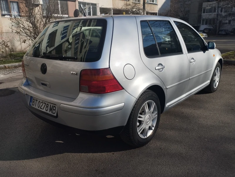 VW Golf 1.9/110 коня, снимка 3 - Автомобили и джипове - 52684312