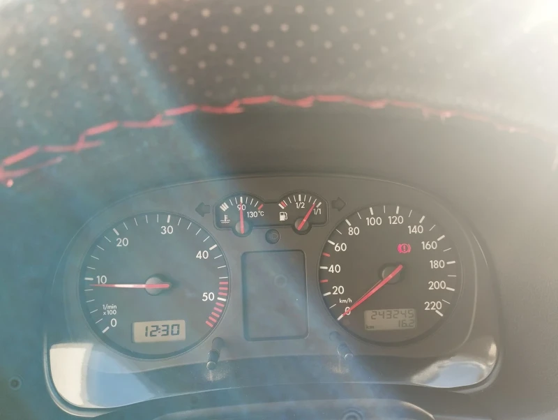 VW Golf 1.9/110 коня, снимка 2 - Автомобили и джипове - 52684312