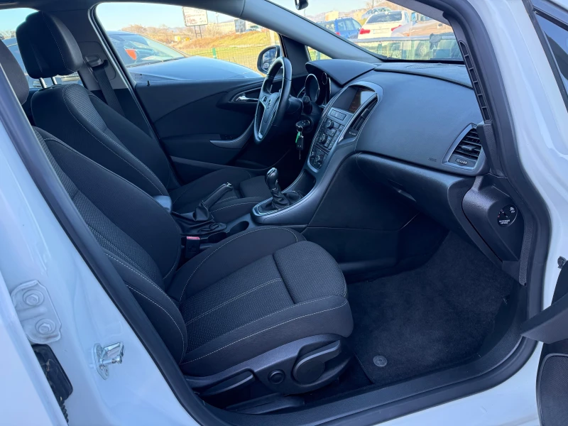 Opel Astra 2.0CDTi, Facelift, снимка 11 - Автомобили и джипове - 52928315