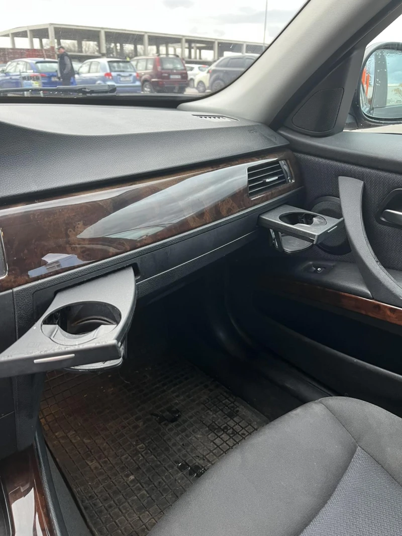 BMW 320 320i FACELIFT, снимка 11 - Автомобили и джипове - 53186013