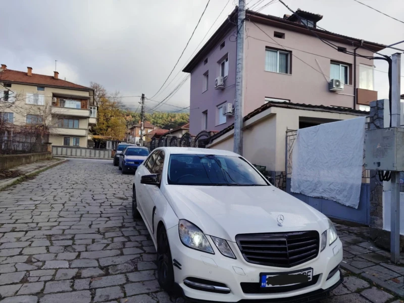 Mercedes-Benz E 220, снимка 2 - Автомобили и джипове - 53501807