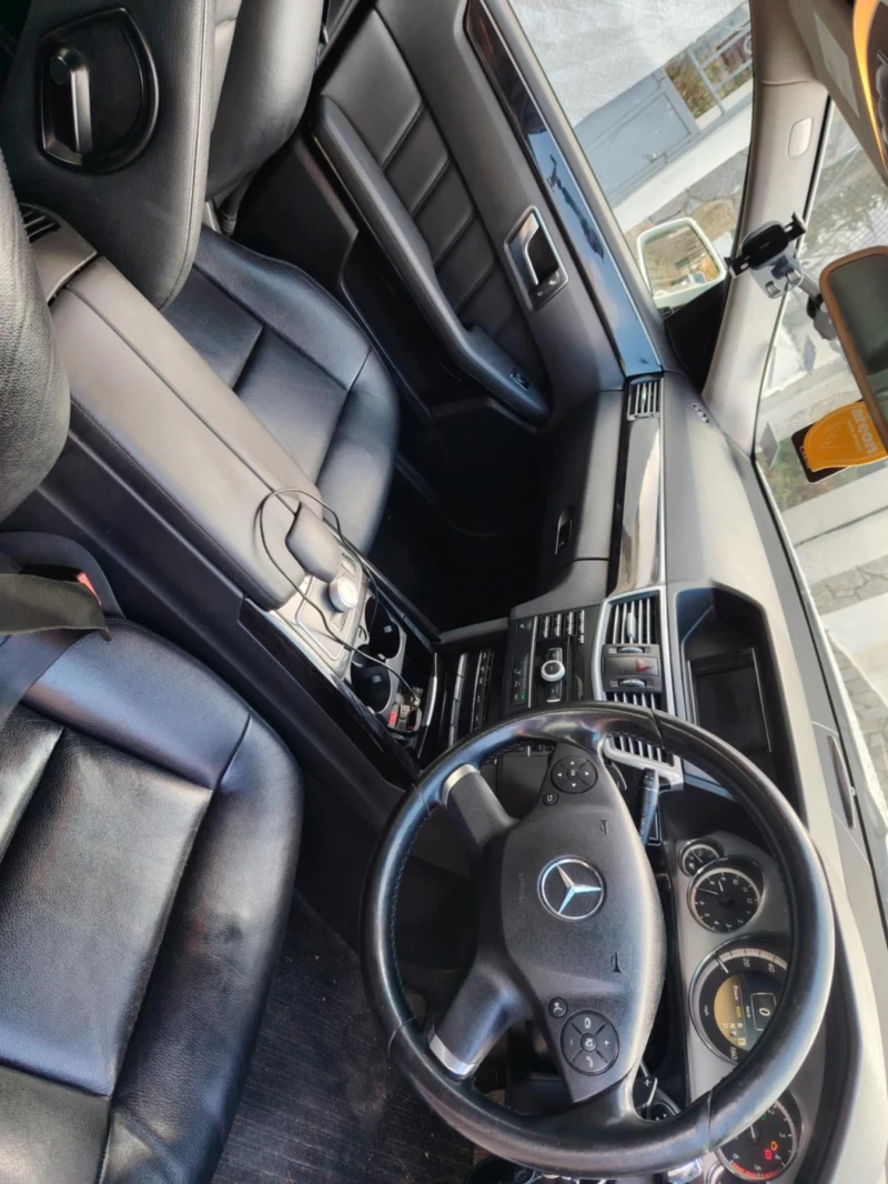 Mercedes-Benz E 220, снимка 5 - Автомобили и джипове - 53501807