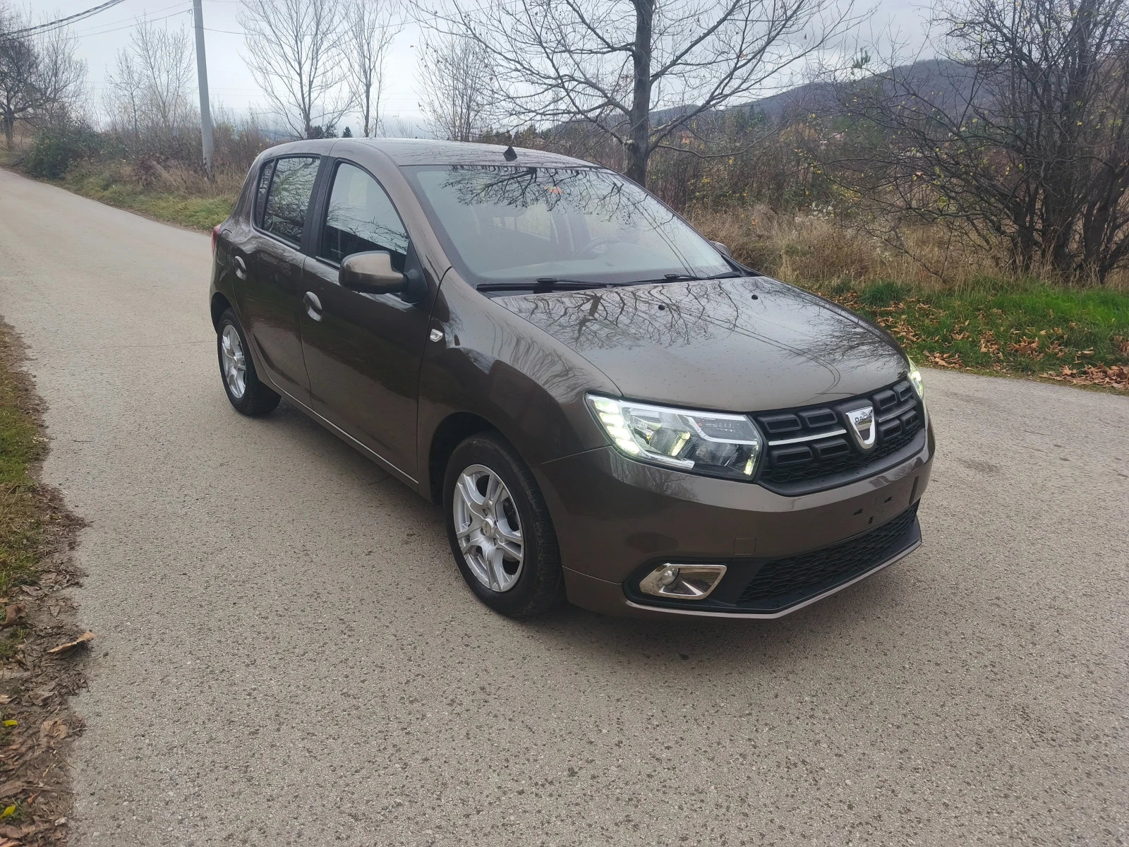 Dacia Sandero 1.5dci90 полуавтоматик - изображение 2