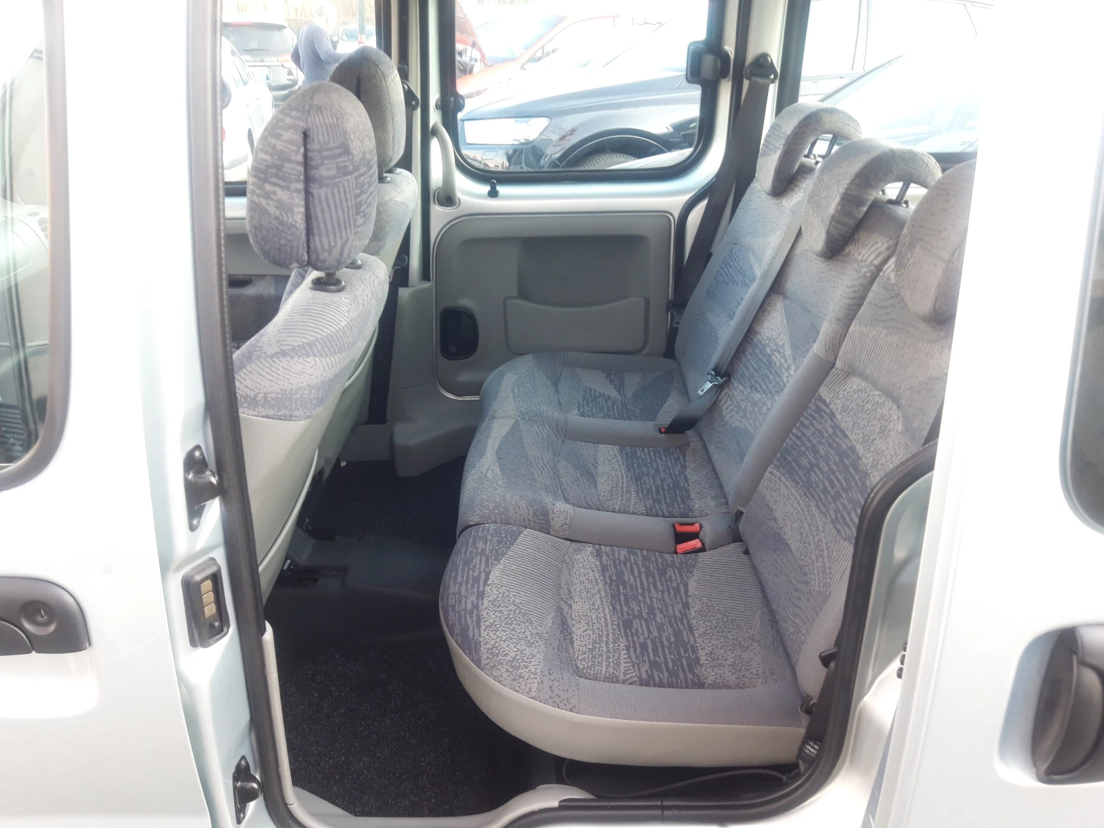 Renault Kangoo 1.2-16V* 147x.km* КАТО НОВИ* , снимка 10 - Автомобили и джипове - 53739192