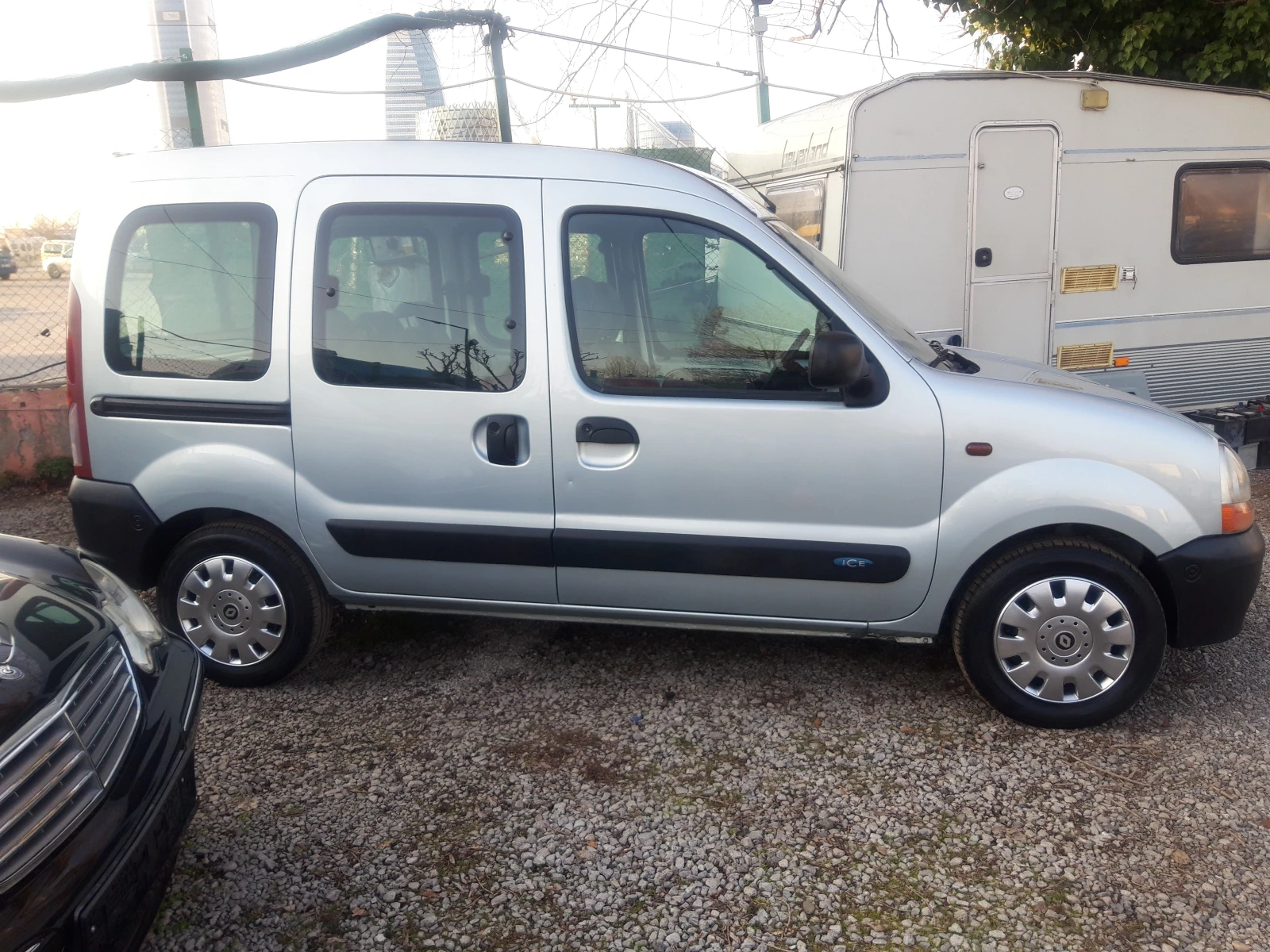 Renault Kangoo 1.2-16V* 147x.km* КАТО НОВИ* , снимка 4 - Автомобили и джипове - 53739192