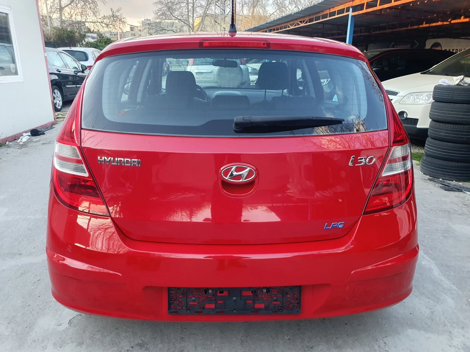 Hyundai I30 1.4 GAZ KLIMA 4 VR, снимка 6 - Автомобили и джипове - 53761376