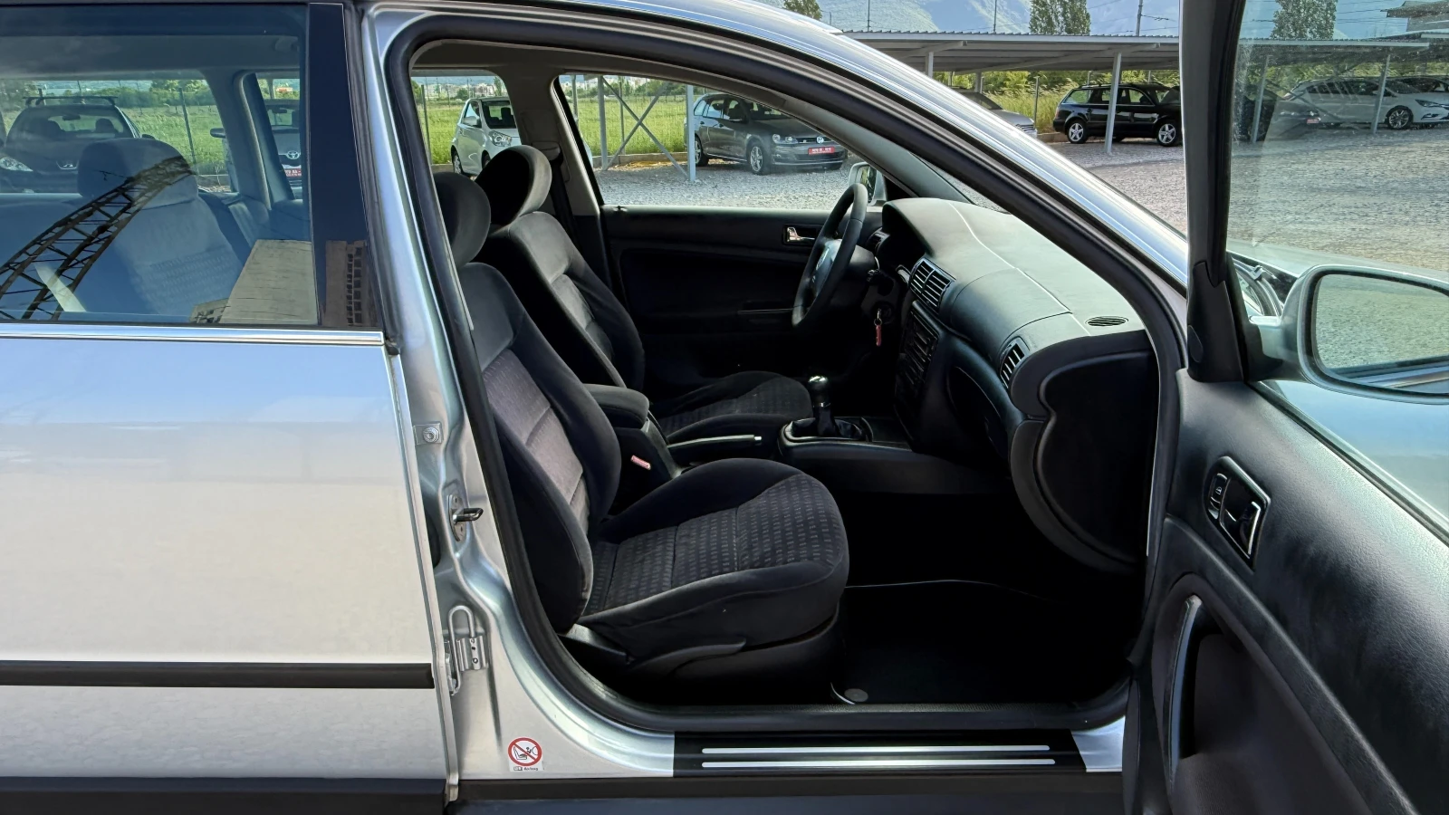 VW Passat 1.9TDI-101кс-195000км/НОВ ВНОС ОТ ИТАЛИЯ, снимка 12 - Автомобили и джипове - 54542191