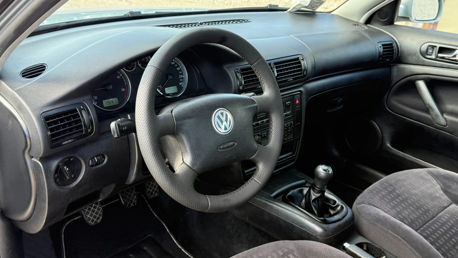 VW Passat 1.9TDI-101кс-195000км/НОВ ВНОС ОТ ИТАЛИЯ, снимка 10 - Автомобили и джипове - 54542191