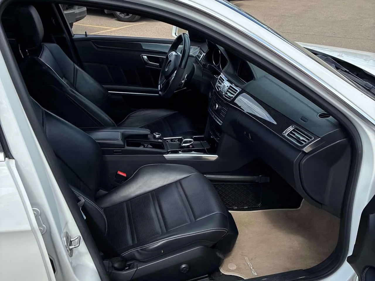 Mercedes-Benz E 63 AMG АВТОКРЕДИТ БЕЗ ПЪРВОНАЧАЛНА ВНОСКА, снимка 11 - Автомобили и джипове - 54631093