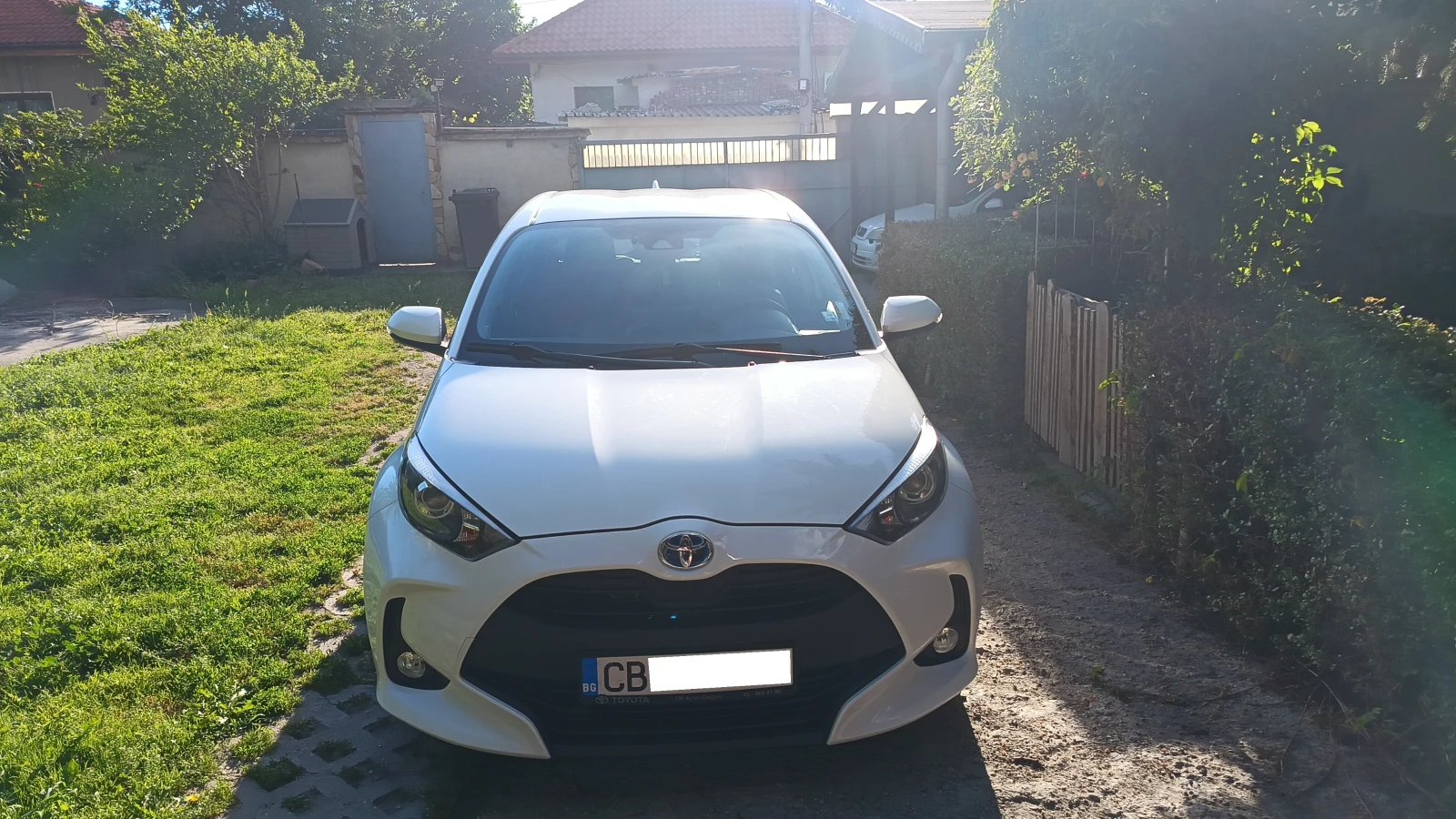 Toyota Yaris Chic, снимка 2 - Автомобили и джипове - 54724966