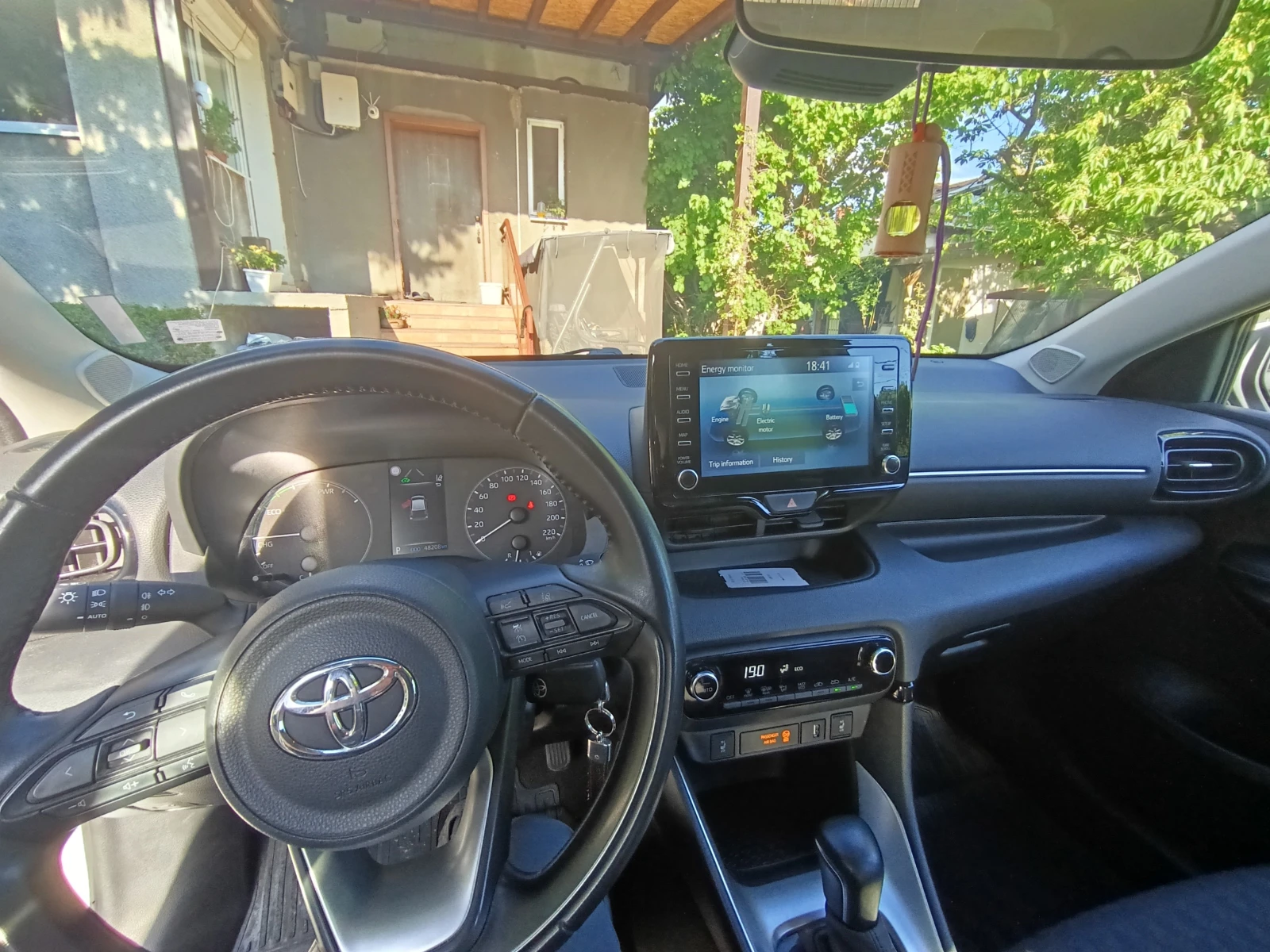 Toyota Yaris Chic, снимка 9 - Автомобили и джипове - 54724966
