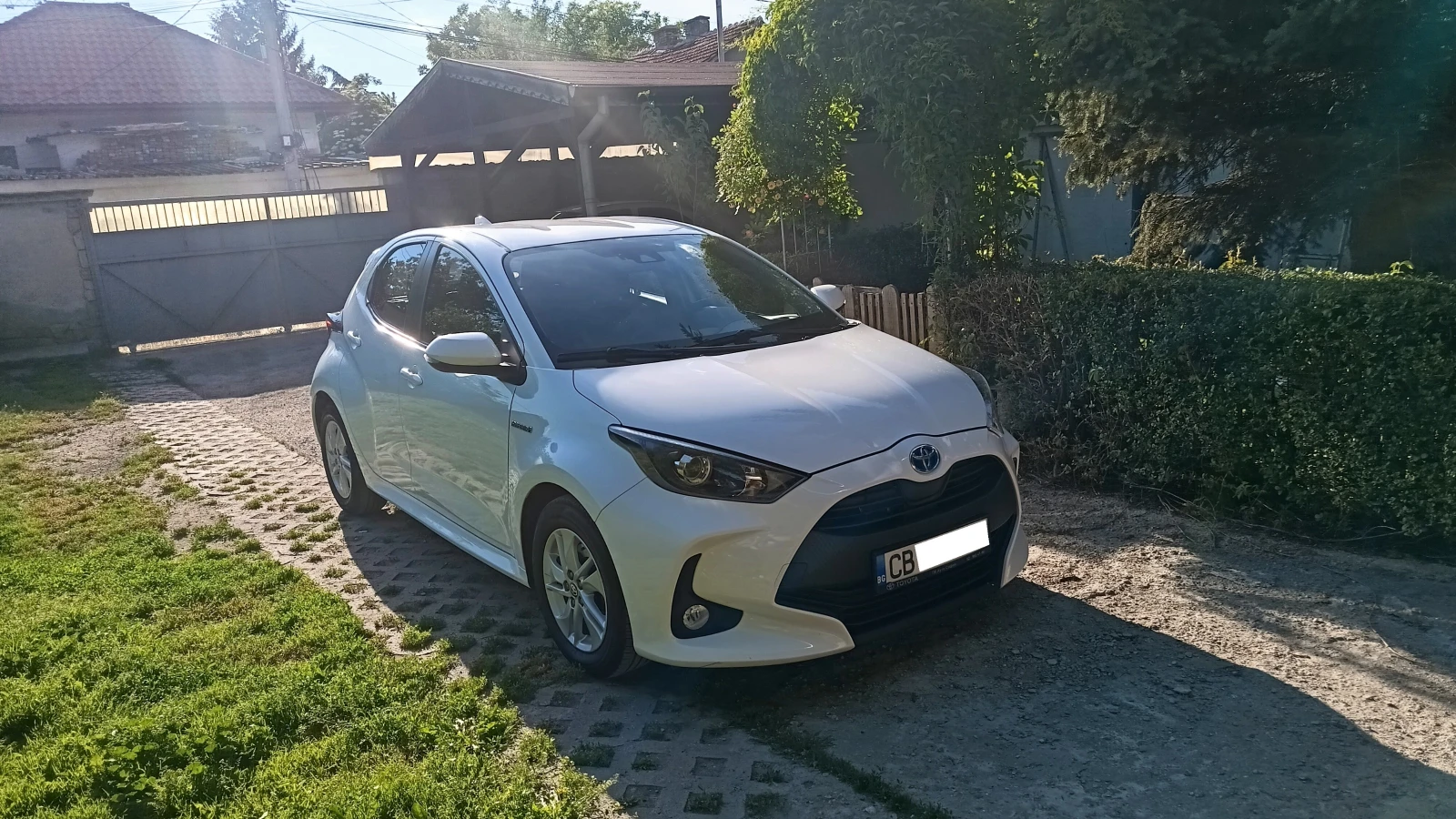 Toyota Yaris Chic, снимка 3 - Автомобили и джипове - 54724966