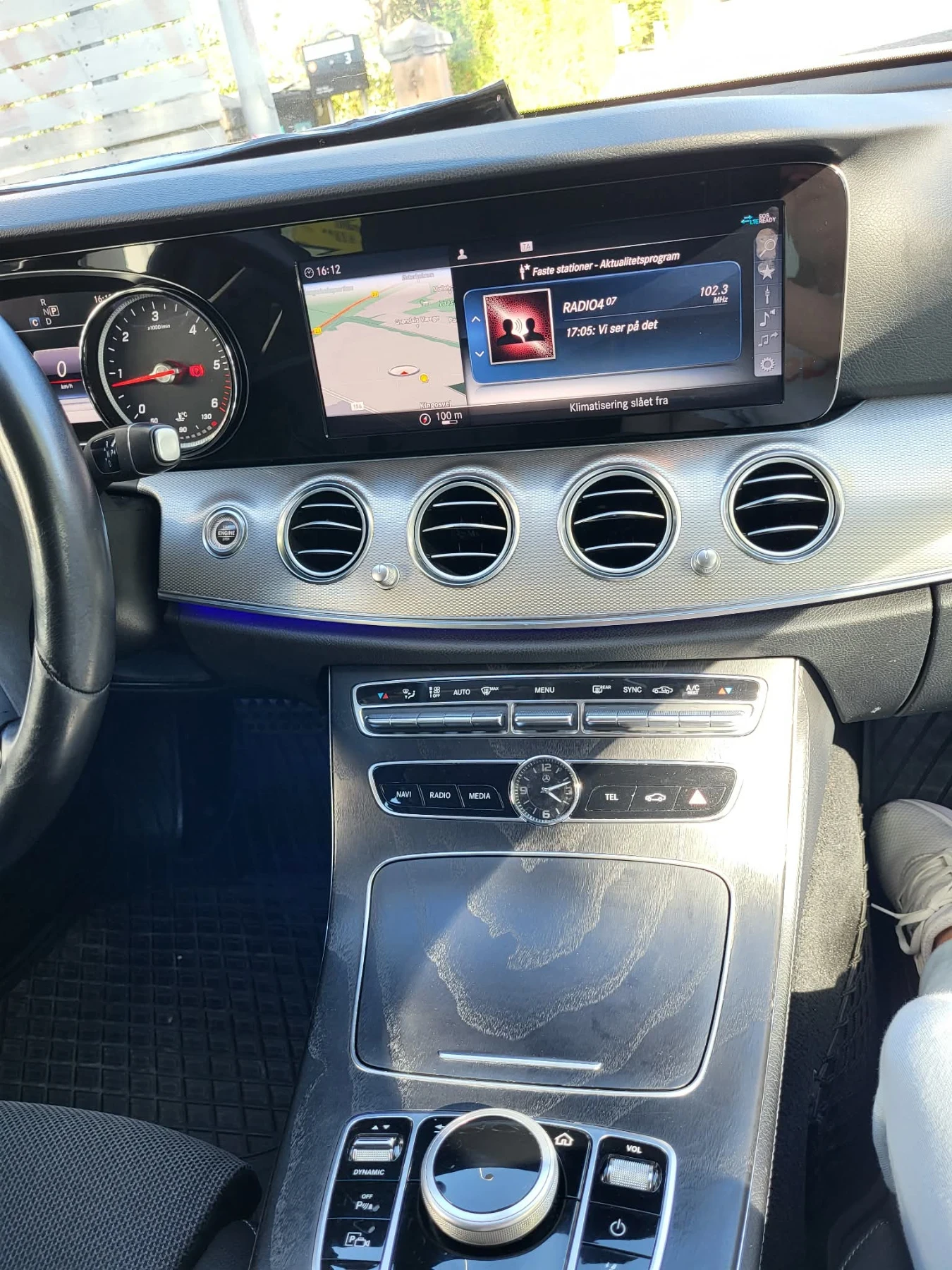 Mercedes-Benz E 220, снимка 5 - Автомобили и джипове - 55223959