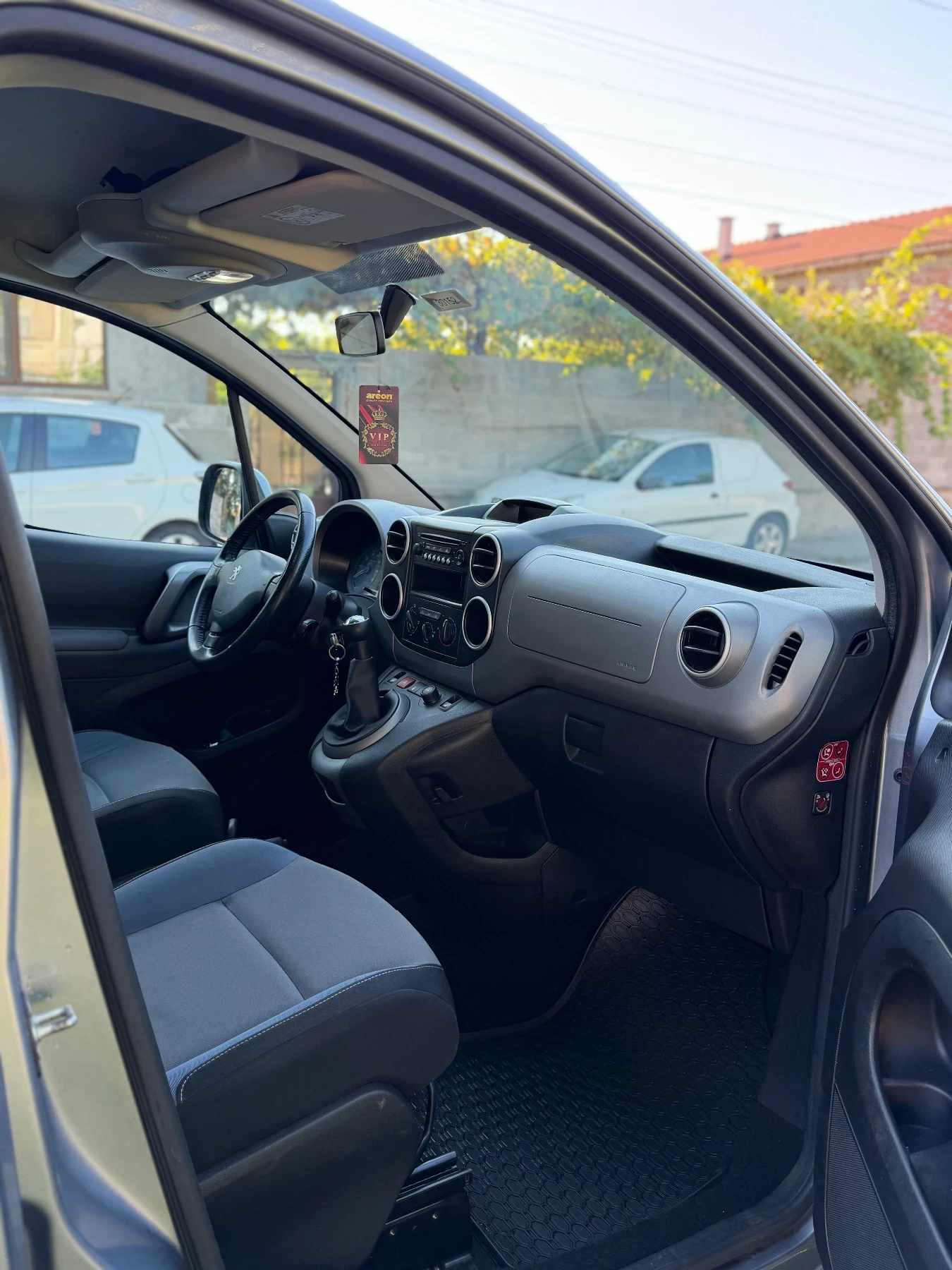 Peugeot Partner 1.6HDI FACELIFT, снимка 11 - Автомобили и джипове - 55238644