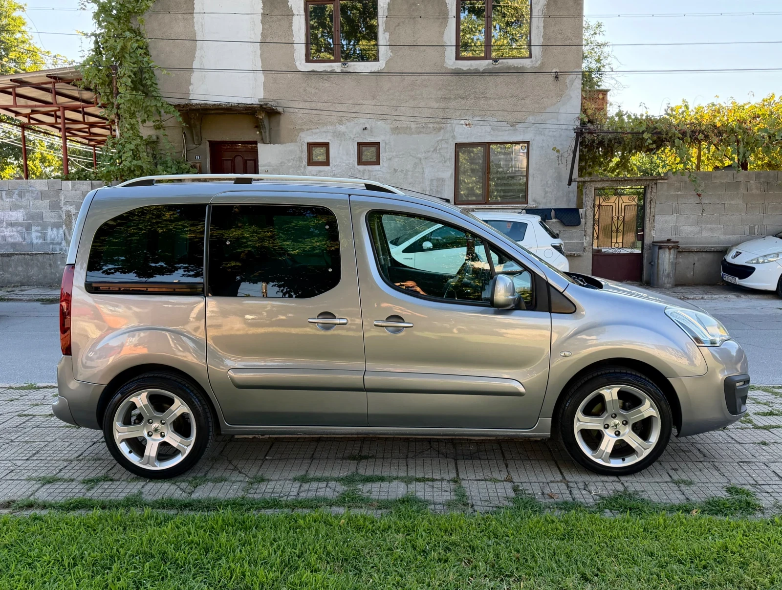 Peugeot Partner 1.6HDI FACELIFT, снимка 7 - Автомобили и джипове - 55238644