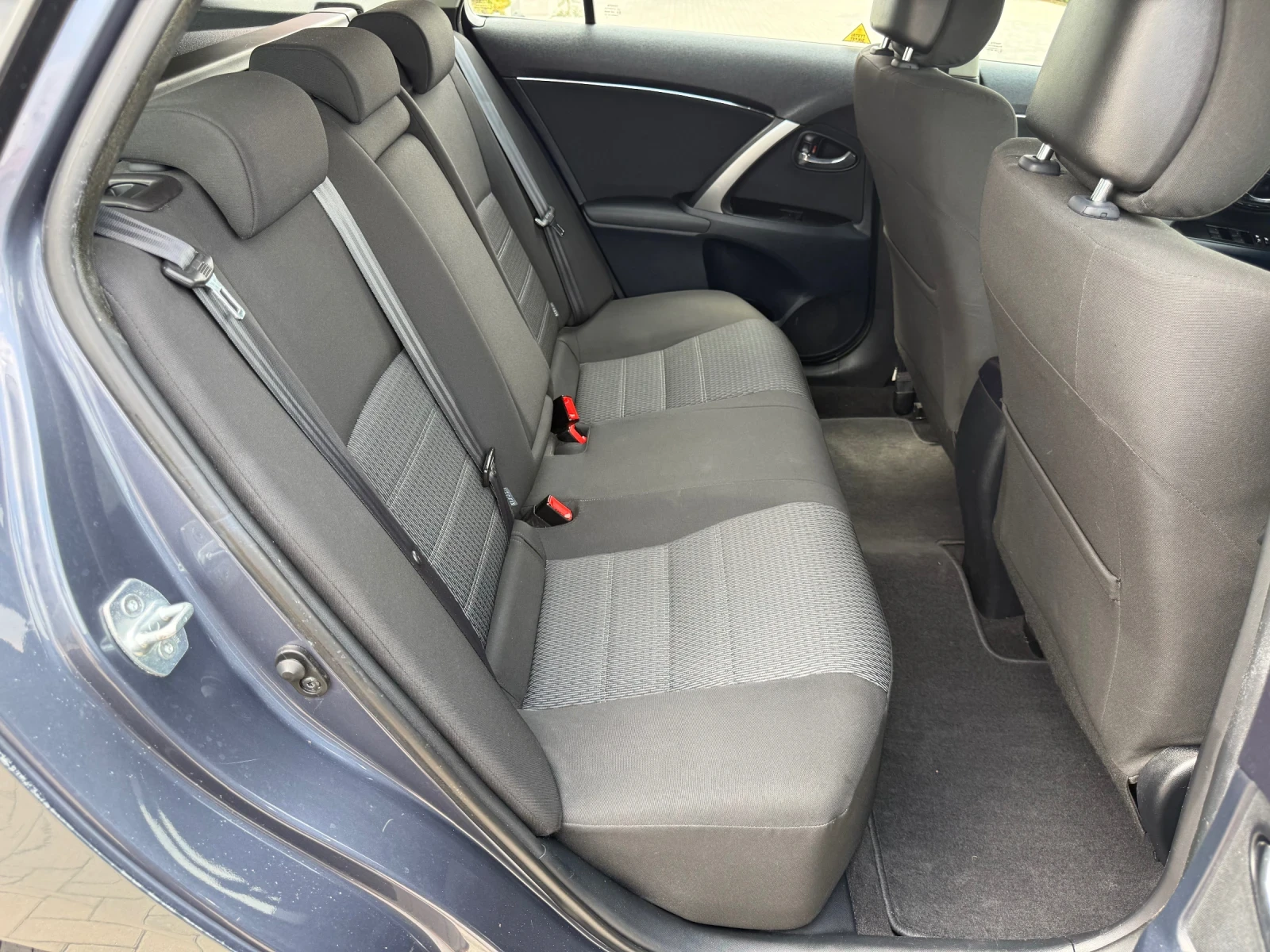 Toyota Avensis 1.8 VVT-i FACELIFT / NAVI / CAMERA / PODGREV , снимка 14 - Автомобили и джипове - 55326490