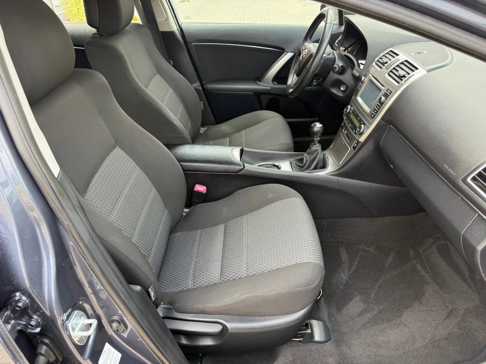 Toyota Avensis 1.8 VVT-i FACELIFT / NAVI / CAMERA / PODGREV , снимка 12 - Автомобили и джипове - 55326490