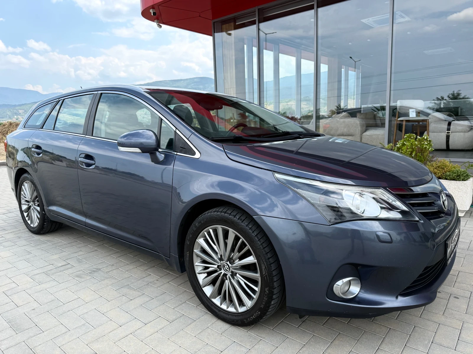 Toyota Avensis 1.8 VVT-i FACELIFT / NAVI / CAMERA / PODGREV , снимка 3 - Автомобили и джипове - 55326490