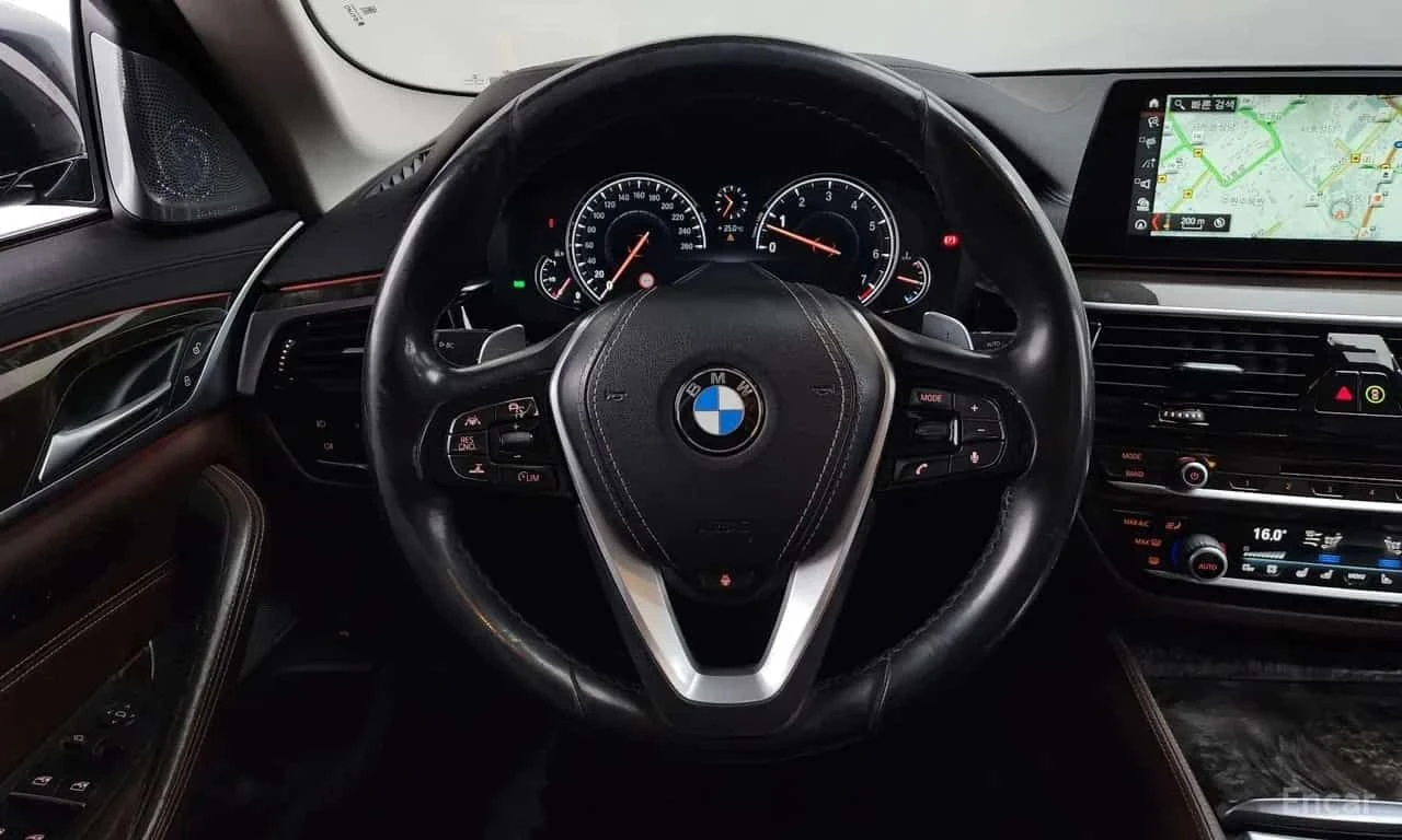 BMW 540 xDrive / 360 / HUD / Bowers & Wilkins / Обдухване , снимка 12 - Автомобили и джипове - 55770010