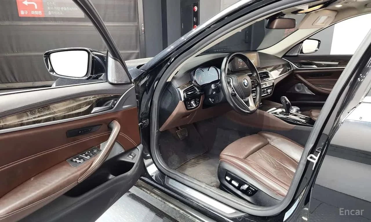 BMW 540 xDrive / 360 / HUD / Bowers & Wilkins / Обдухване , снимка 10 - Автомобили и джипове - 55770010