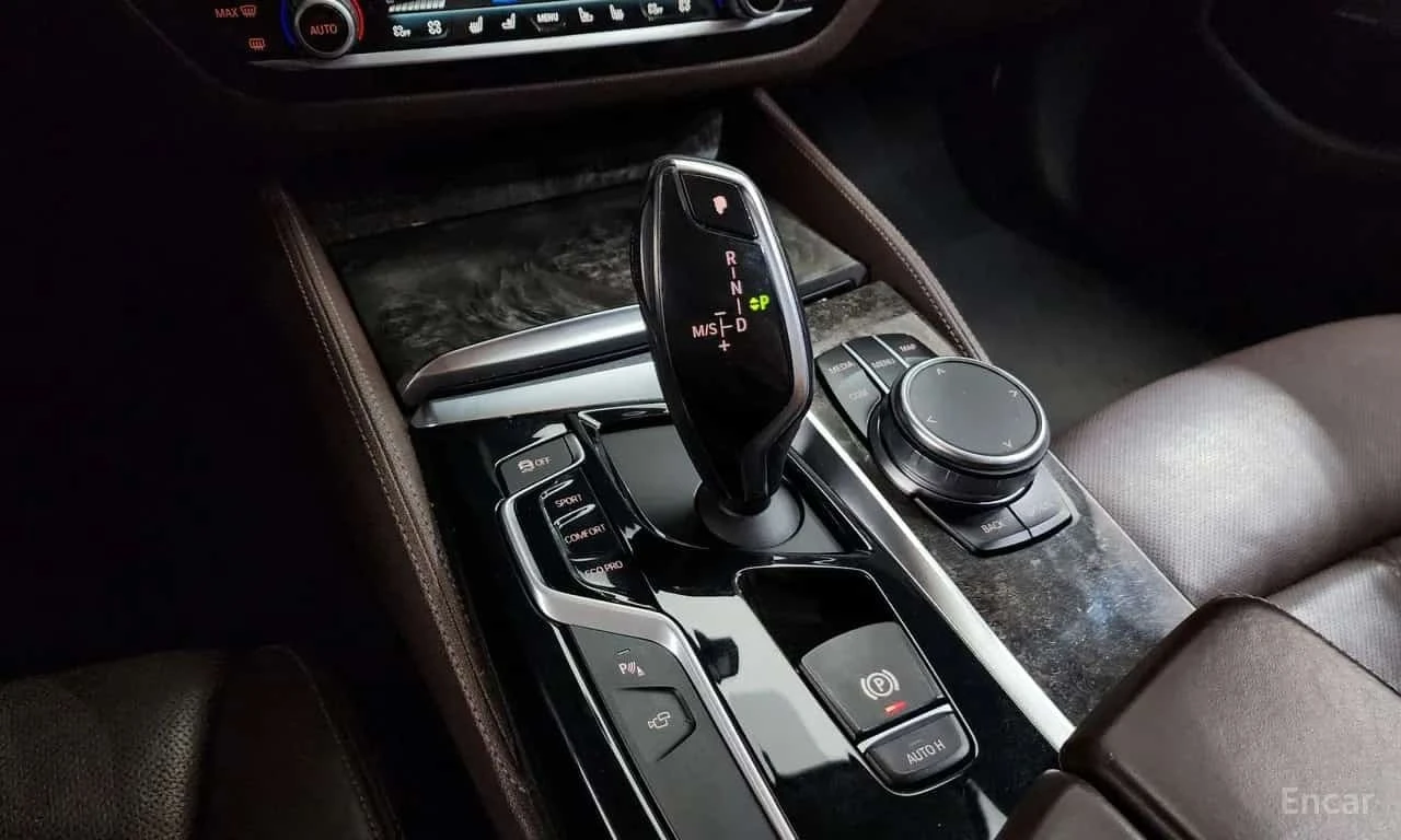 BMW 540 xDrive / 360 / HUD / Bowers & Wilkins / Обдухване , снимка 9 - Автомобили и джипове - 55770010