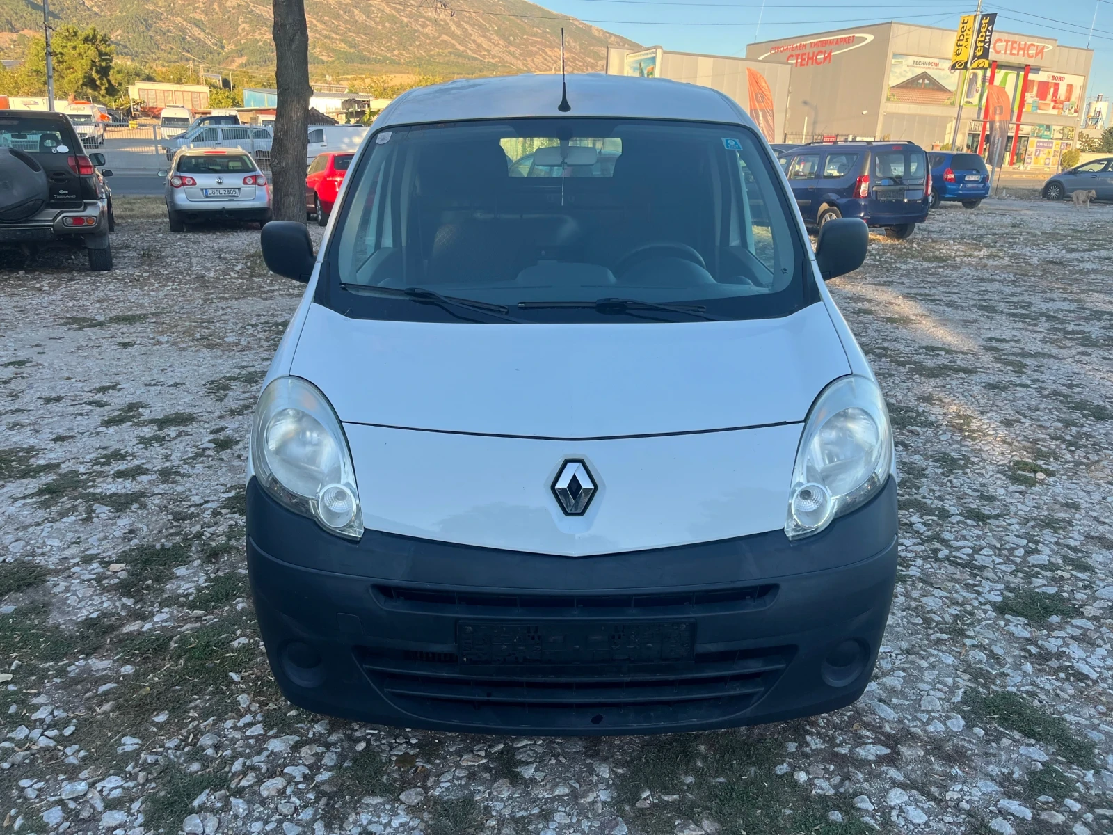 Renault Kangoo 1.5DCI КЛИМА, снимка 2 - Автомобили и джипове - 56356143