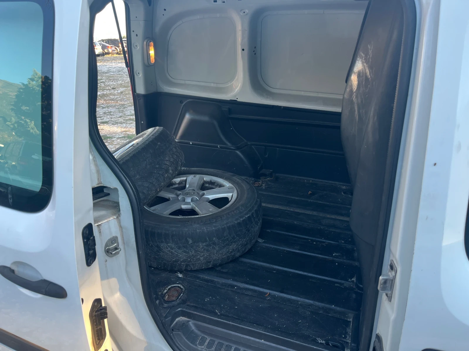 Renault Kangoo 1.5DCI КЛИМА, снимка 9 - Автомобили и джипове - 56356143