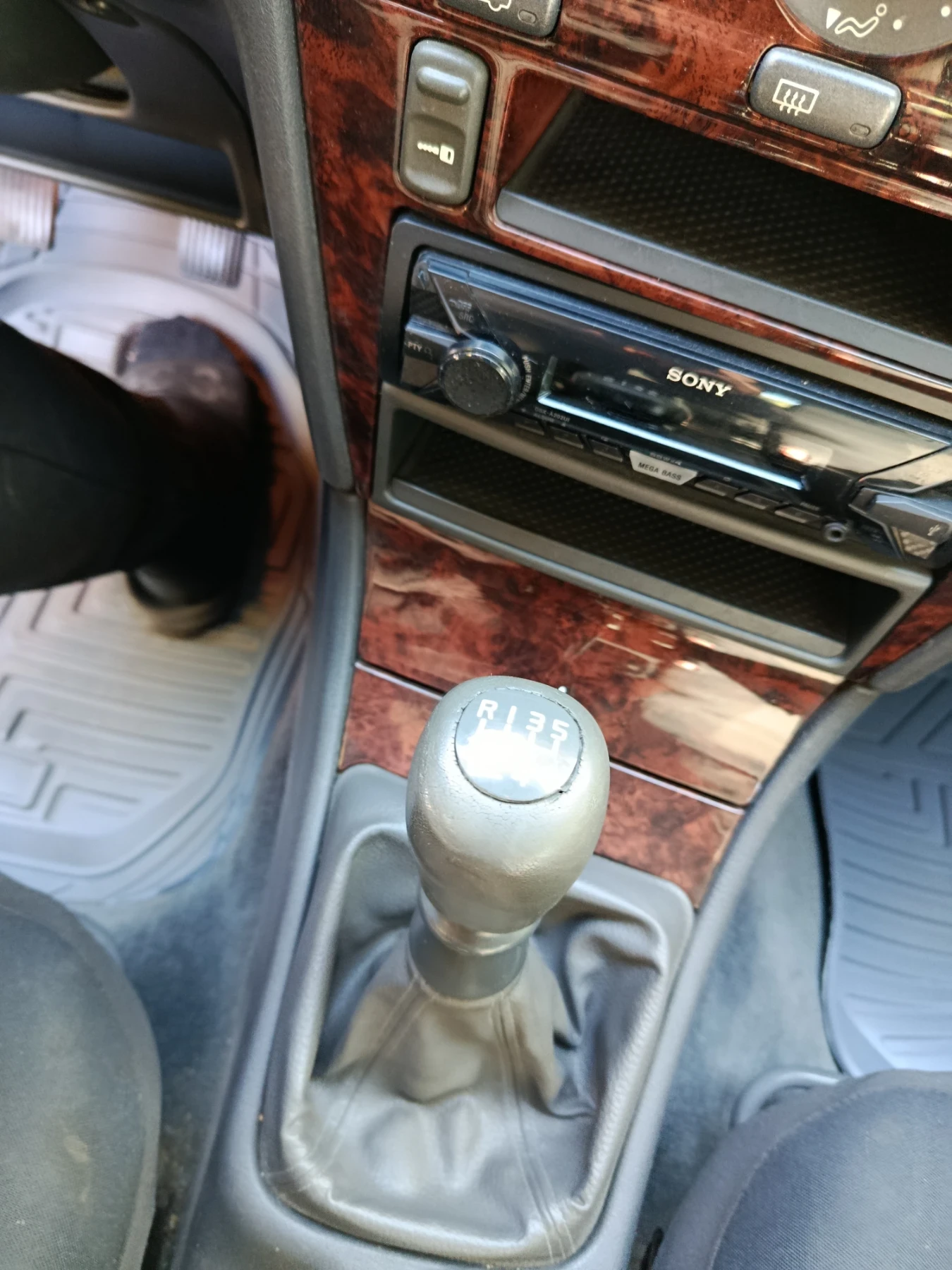 Volvo V40 1.9DI, снимка 8 - Автомобили и джипове - 56369129