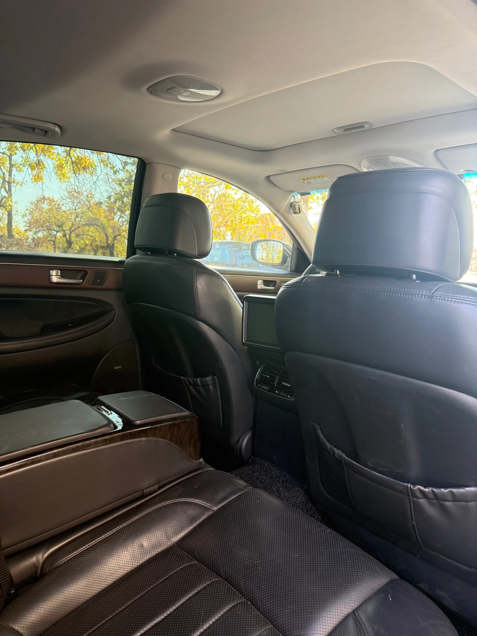 Hyundai Genesis, снимка 8 - Автомобили и джипове - 56452241