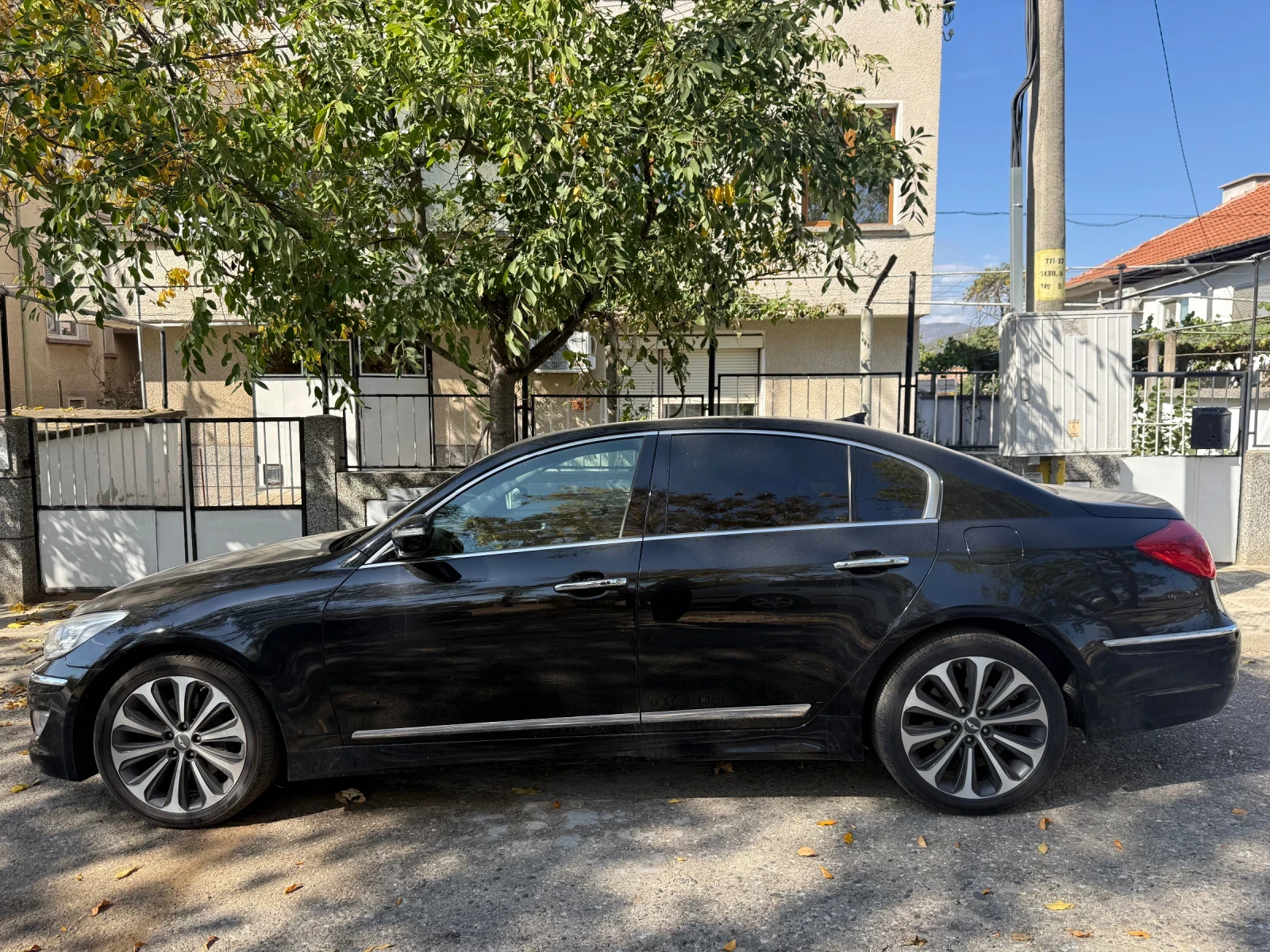 Hyundai Genesis, снимка 2 - Автомобили и джипове - 56452241