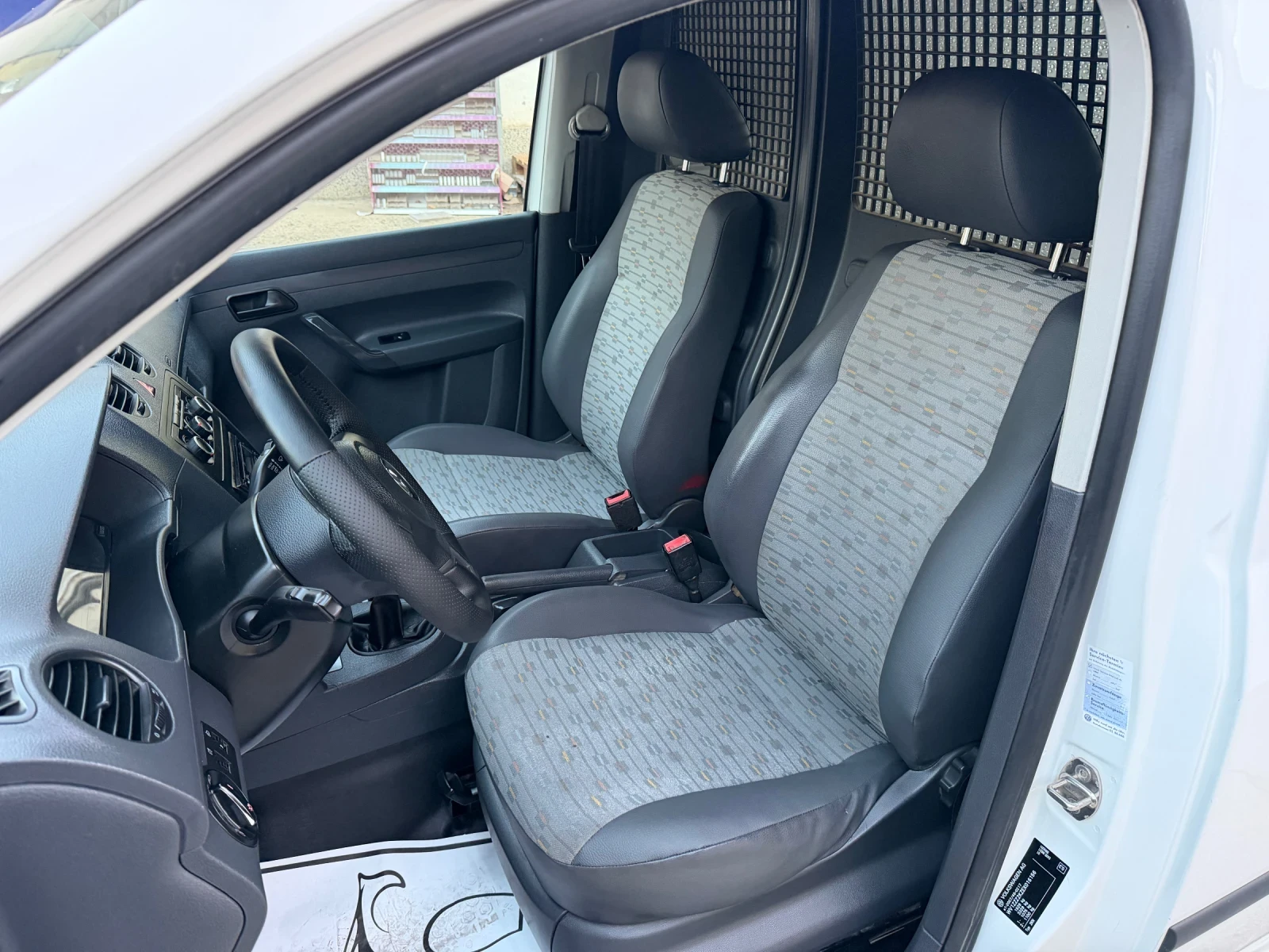 VW Caddy 1.6 TDI * КЛИМАТИК* , снимка 10 - Автомобили и джипове - 56569690