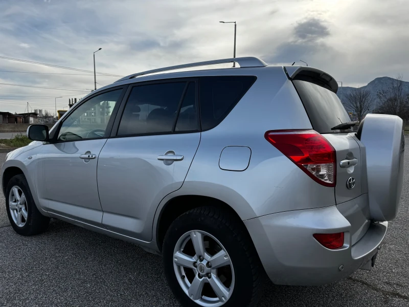 Toyota Rav4 2.2D4D/KEYLESS/ИТАЛИЯ, снимка 3 - Автомобили и джипове - 48415067