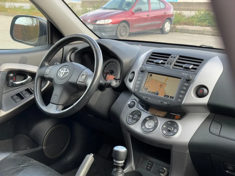 Toyota Rav4 2.2D4D/KEYLESS/ИТАЛИЯ, снимка 14 - Автомобили и джипове - 48415067