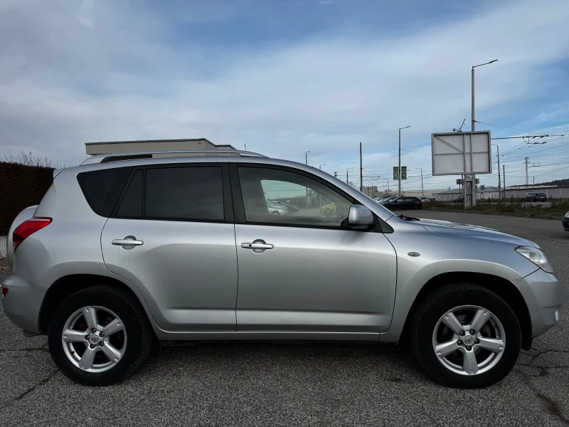 Toyota Rav4 2.2D4D/KEYLESS/ИТАЛИЯ, снимка 6 - Автомобили и джипове - 48415067