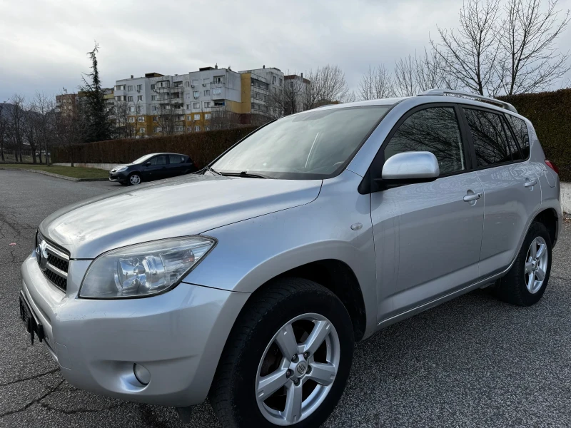 Toyota Rav4 2.2D4D/KEYLESS/ИТАЛИЯ, снимка 1 - Автомобили и джипове - 48415067