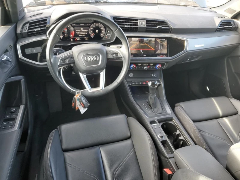 Audi Q3, снимка 8 - Автомобили и джипове - 49304680