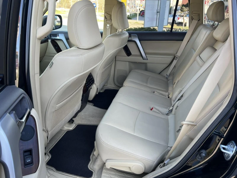 Toyota Land cruiser 2.8 D-4D, снимка 12 - Автомобили и джипове - 49639627