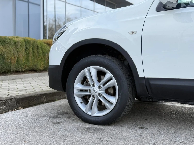 Nissan Qashqai ПЕРФЕКТНА ! , снимка 8 - Автомобили и джипове - 53187839